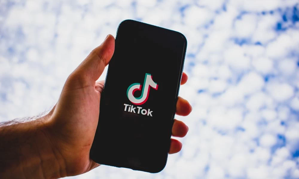 Εισβολή στην Ουκρανία: Στο TikTok ο πόλεμος είναι πολύ… like